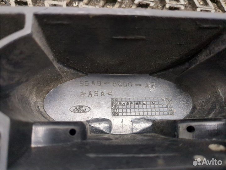 Решетка радиатора Ford Escort, 1995