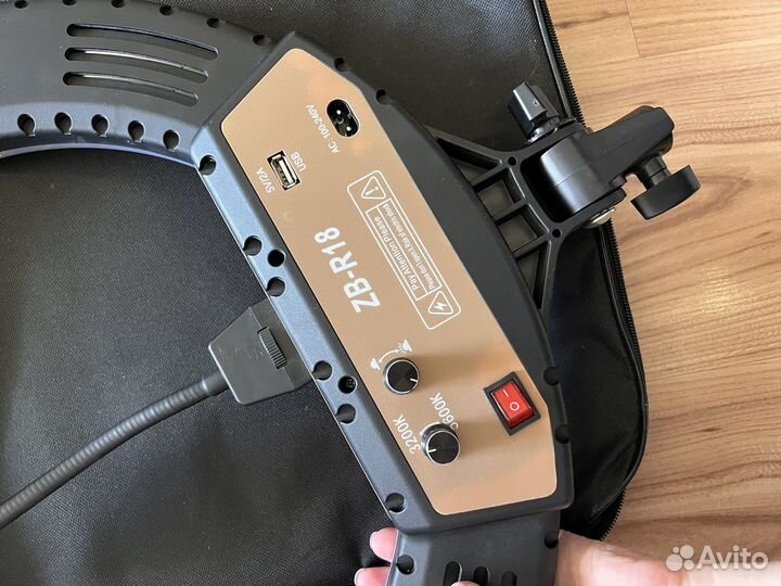 Кольцевая лампа со штативом ZB-R18