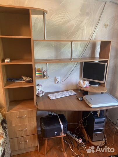 Компьютерный стол