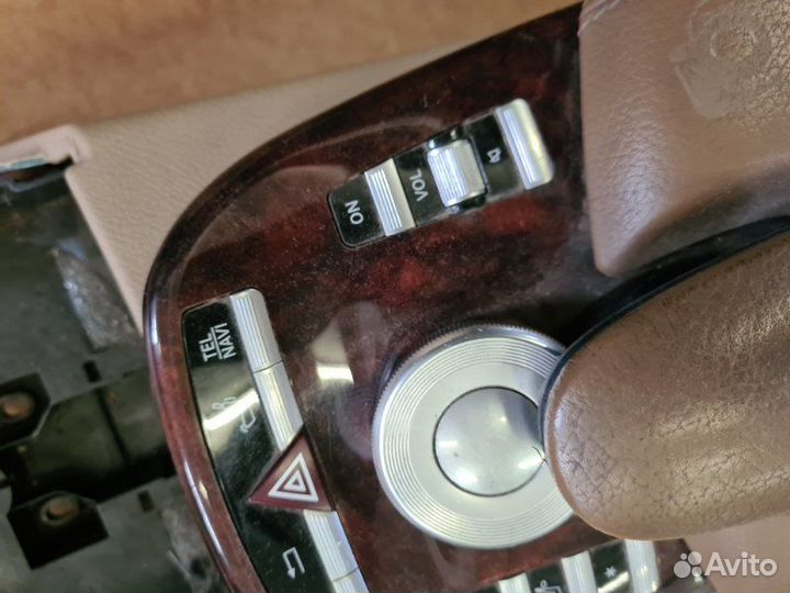 Консоль центральная Mercedes-Benz S-Klass седан