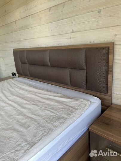 Кровать двухспальная без матраса