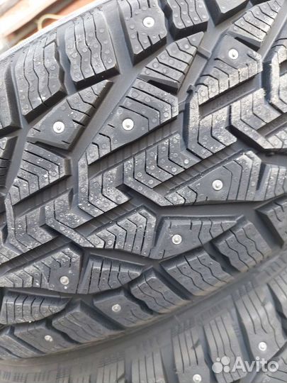 Kormoran Stud 2 215/55 R17 98T