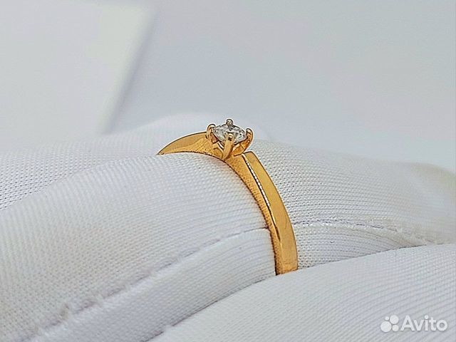 Золотое кольцо с камнем 16,5р