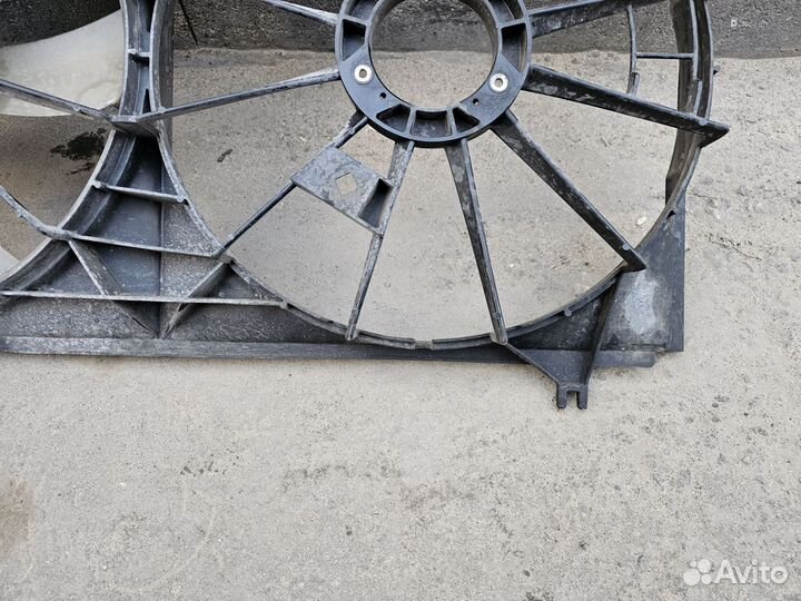 Lexus IS350 кожух вентиляторов голый