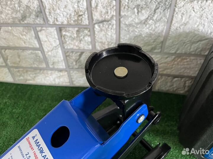 Домкрат подкатной 2.5 тонны для джипов