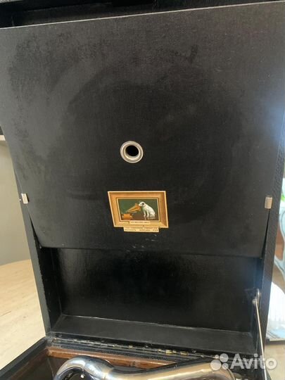 Старинный патефон