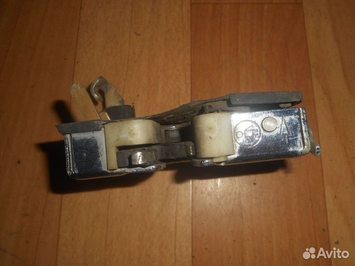 Замок двери задней левой Audi 90 (B3) (1986-1991)
