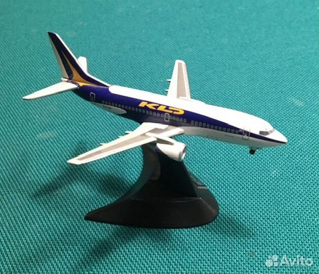 Модель самолета Boeing 737-300 м-ба 1/400 KDAvia