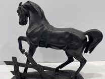 Большая чугунная статуэтка Конь
