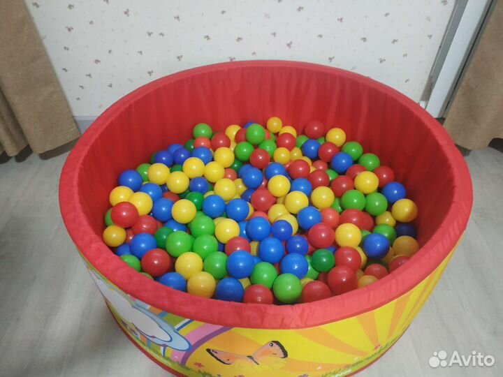 Сухой бассейн с шариками