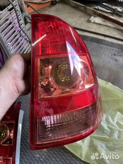 Фонарь левый и правый задний corolla fielder