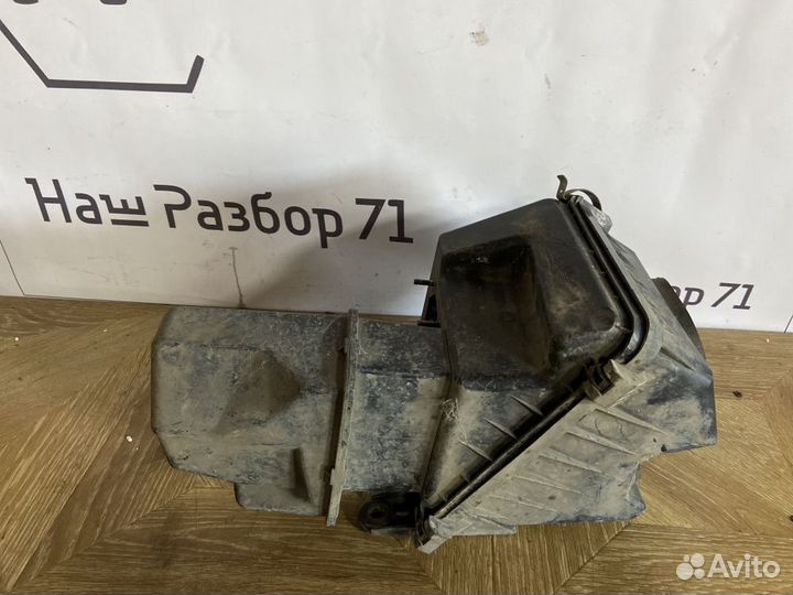 Корпус воздушного фильтра Mitsubishi Legnum