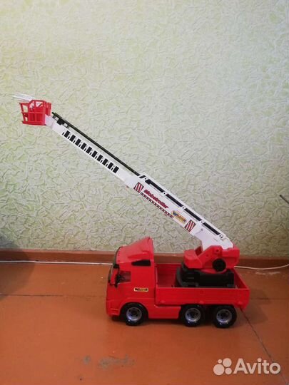 Игрушка пожарная машина