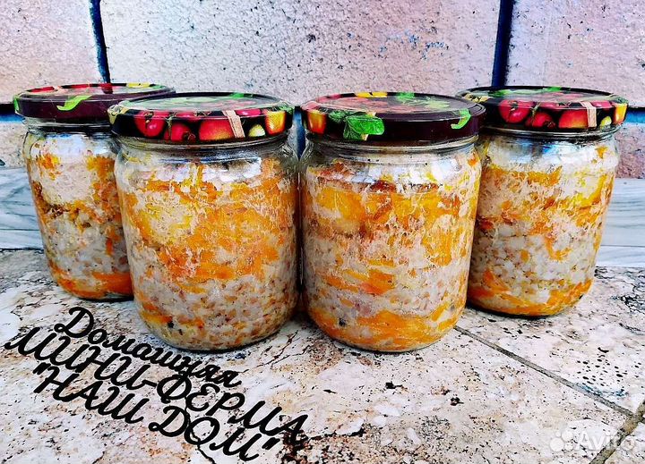 Гречка с котлетами, подливкой и молодыми овощами