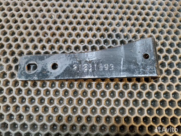 21231593 Кронштейн радиатора Renault T