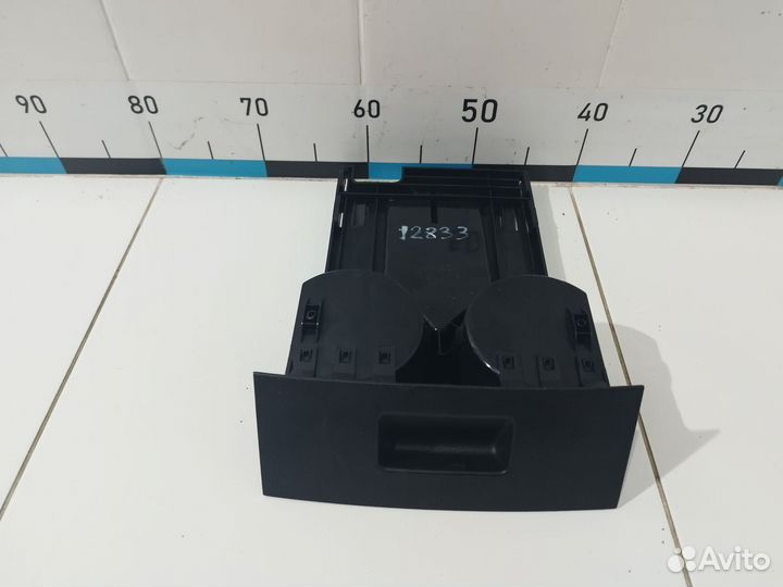 Подстаканник задний Discovery III 2004-2009