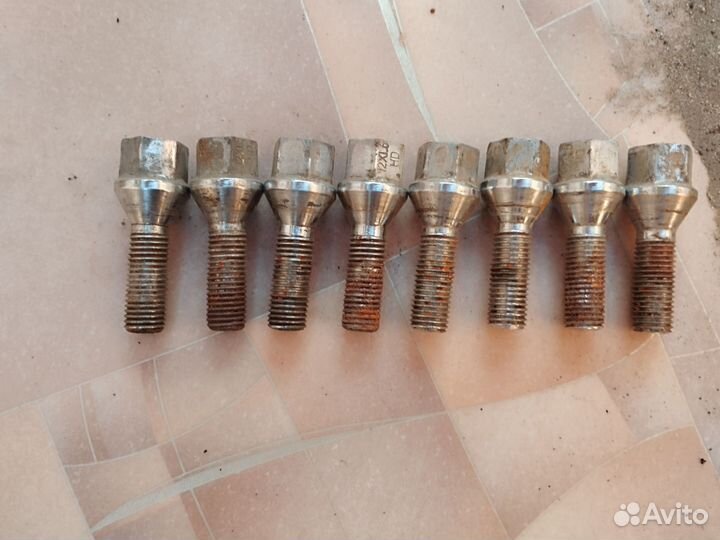 Шпилька резьбовая