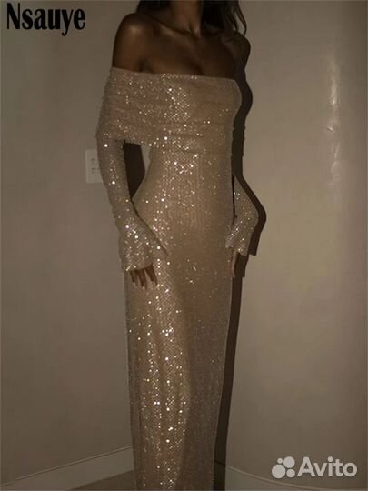 Вечернее платье с открытыми плечами