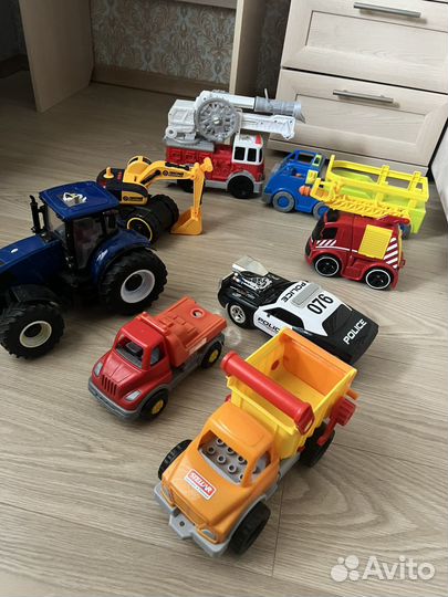 Машины для мальчика разные
