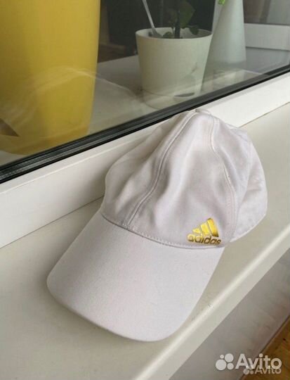 Бейсболка adidas белая женская