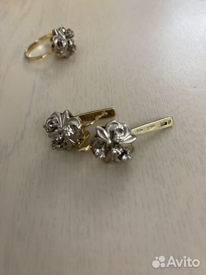 Золотые серьги с кольцом