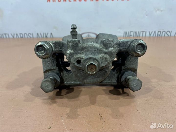 Суппорт задний левый Infiniti Murano G25 G37 M37