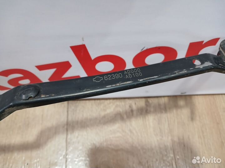 Кронштейн решотки радиатора Nissan Presage VU30