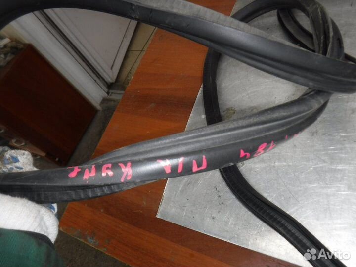 Уплотнитель двери передний левый Opel Corsa D