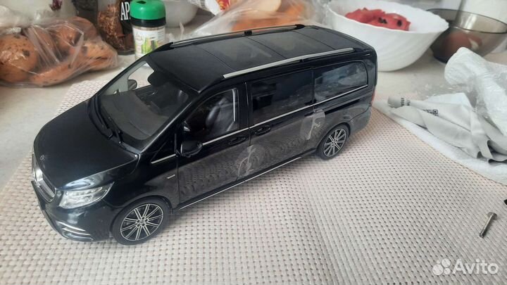 Mercedes-Benz V-class L Vito v236L 1/18