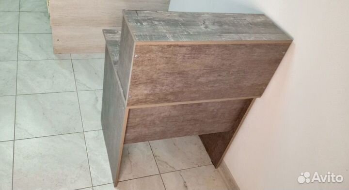 Стол мини-ресепшен. Рабочий, компьютерный с полкой