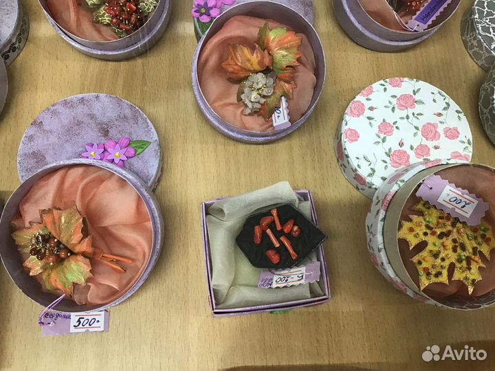 Броши - заколки из кожи с драгоценными и полудраго