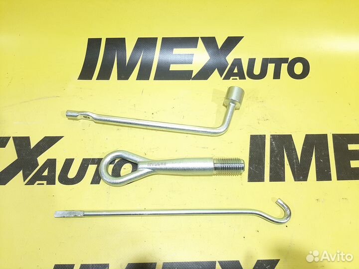 Балонник буксировочный крюк Nissan Teana J32