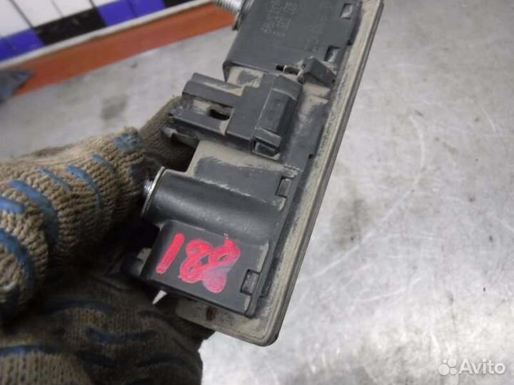 Кнопка багажника Volkswagen Tiguan cava 2009