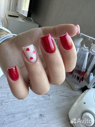 Модель на маникюр