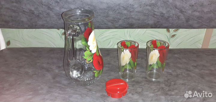 Кувшин и два стакана