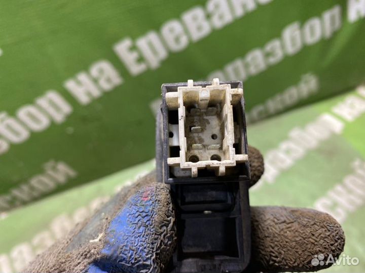 Кнопка стеклоподъемника Toyota Avensis AT220 4A-FE