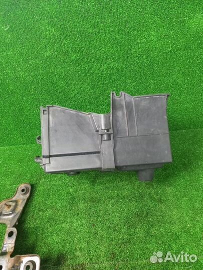 Крепление аккумулятора Ford Focus CB4 qqdb 2009