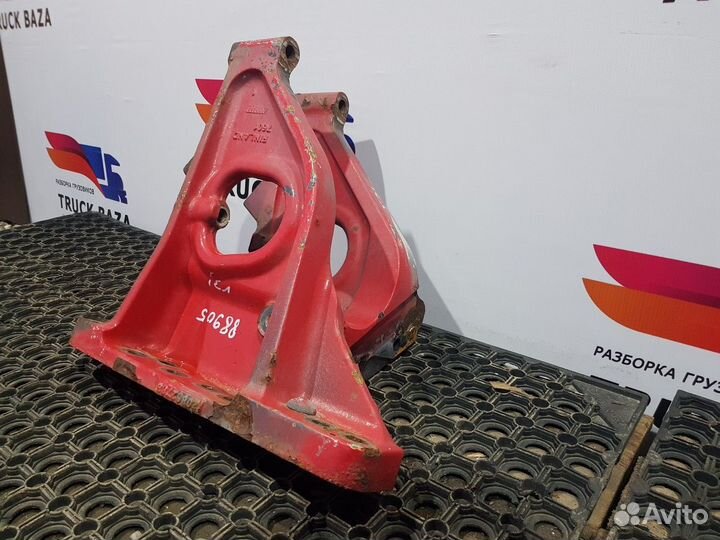 Кронштейн реактивной тяги правый