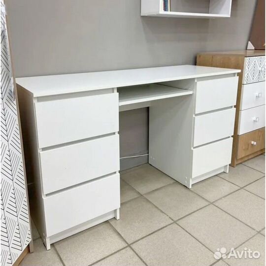 Письменный стол