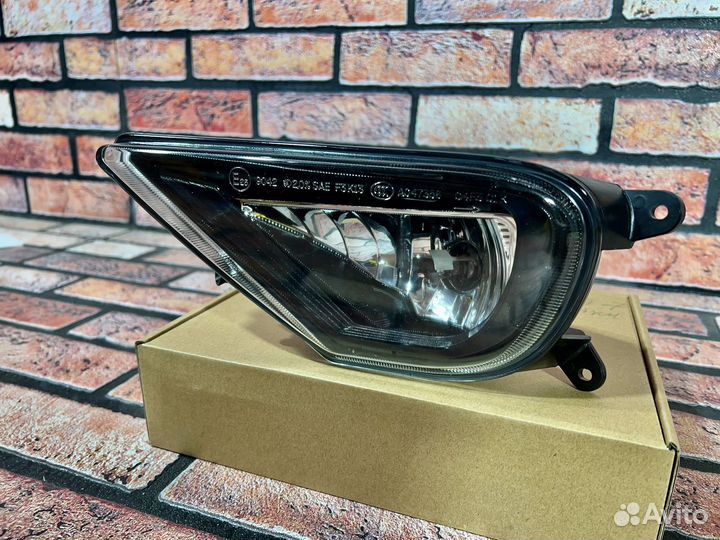 Противотуманка Фольксваген Туарег 2014-2018г