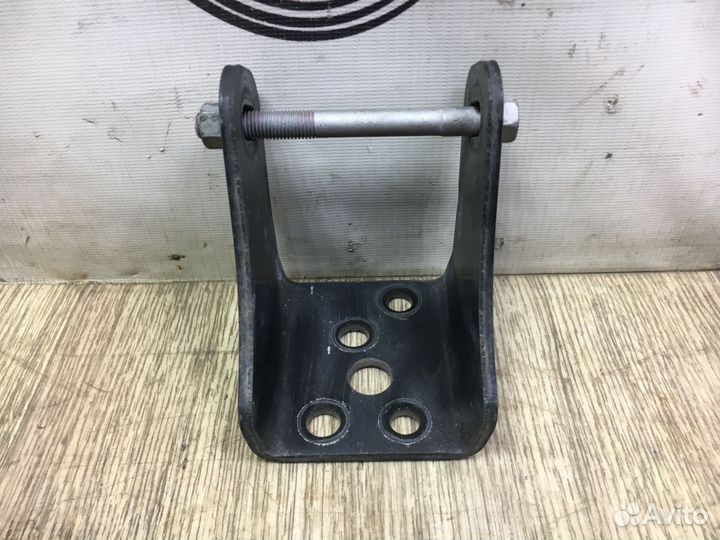 Кронштейн опоры двигателя Toyota Wish II (2009—2012)