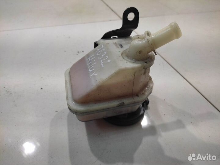 Бачок гидроусилителя (Toyota Hilux viii)