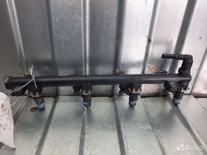 Топливная рампа Renault Scenic 2 минивен 1.4 2004