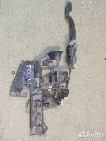 Замок задней левой двери Ford Focus 2
