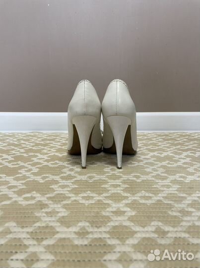 Туфли белые 38-39 размер
