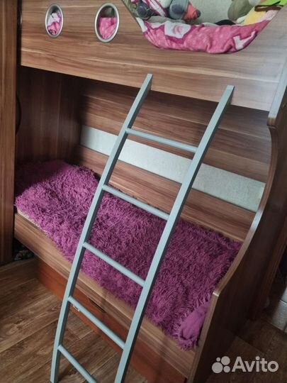 Двухъярусная кровать
