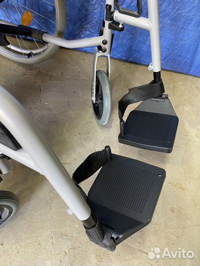 Коляска инвалидная новая