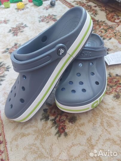 Сабо Crocs salah crog