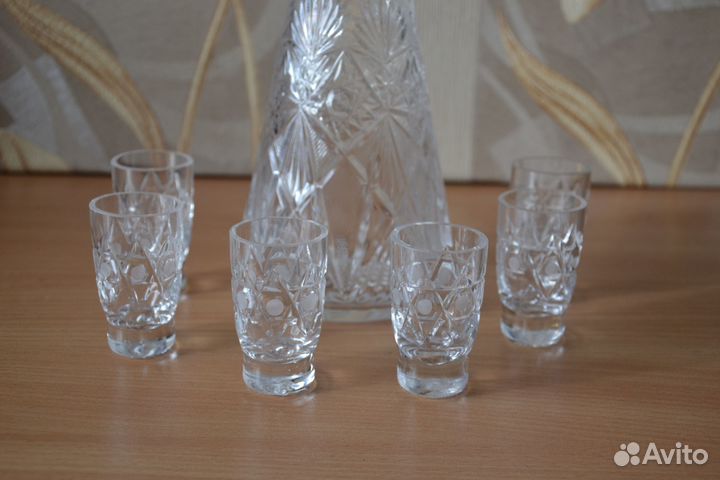 Графин с рюмками