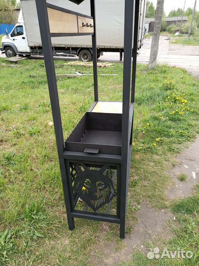 Мангал с крышей